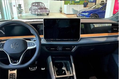 2025 Volkswagen Tiguan 2.0T SEL R-Line