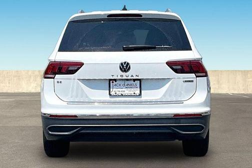 Pure White 2024 Volkswagen Tiguan 2.0T SE