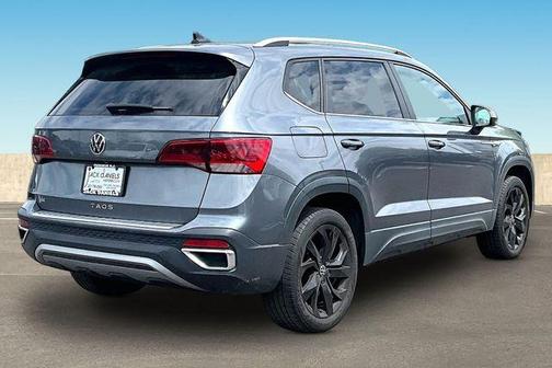 Platinum Gray Metallic 2023 Volkswagen Taos 1.5T SE