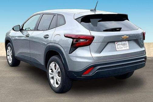 Sterling Gray Metallic 2024 Chevrolet Trax LS