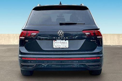 Deep Black Pearl Effect 2022 Volkswagen Tiguan 2.0T SE R-Line Black