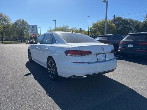 2022 Volkswagen Passat 2.0T SE