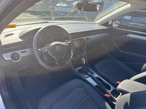 2022 Volkswagen Passat 2.0T SE