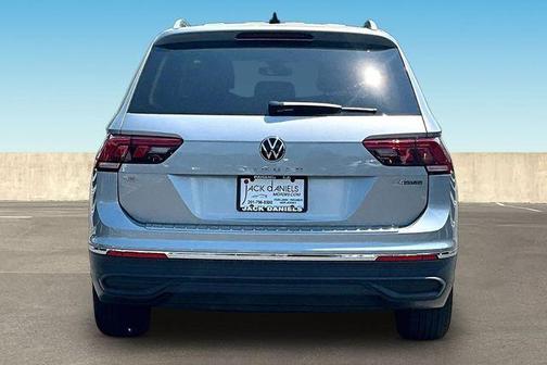 Pyrite Silver Metallic 2023 Volkswagen Tiguan 2.0T SE