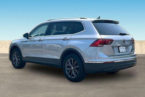 Pyrite Silver Metallic 2023 Volkswagen Tiguan 2.0T SE