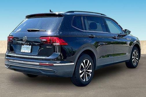Deep Black Pearl Effect 2023 Volkswagen Tiguan 2.0T S