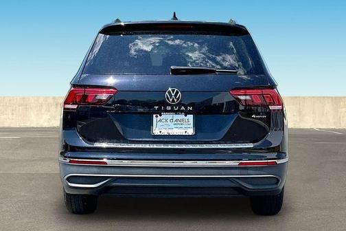 Deep Black Pearl Effect 2023 Volkswagen Tiguan 2.0T S