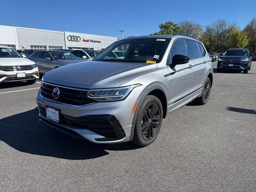 2022 Volkswagen Tiguan 2.0T SE R-Line Black