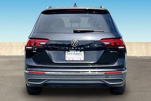 Deep Black Pearl Effect 2023 Volkswagen Tiguan 2.0T SE