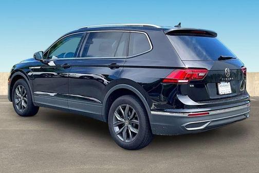 Deep Black Pearl Effect 2023 Volkswagen Tiguan 2.0T SE