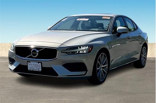 2020 Volvo S60 T6 Momentum