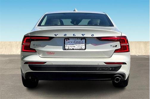 2020 Volvo S60 T6 Momentum
