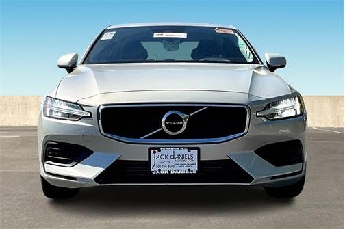 2020 Volvo S60 T6 Momentum