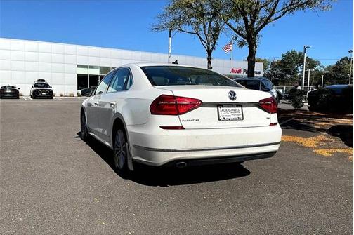 2016 Volkswagen Passat 1.8T SE