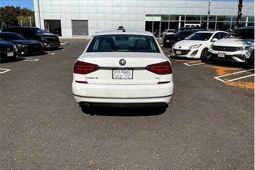 2016 Volkswagen Passat 1.8T SE