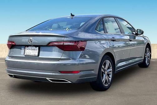Platinum Gray Metallic 2021 Volkswagen Jetta 1.4T R-Line