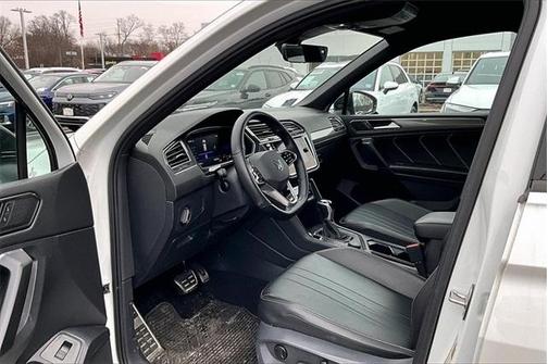 2022 Volkswagen Tiguan 2.0T SE R-Line Black