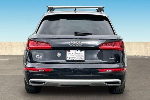 Mythos Black Metallic 2020 Audi Q5 45 Premium