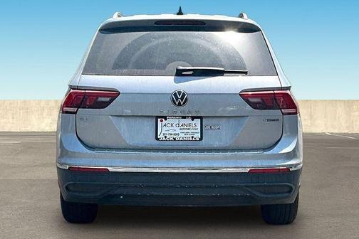 Pyrite Silver Metallic 2024 Volkswagen Tiguan 2.0T SE