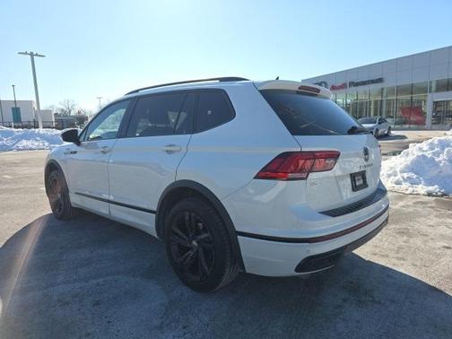 2024 Volkswagen Tiguan 2.0T SE R-Line Black