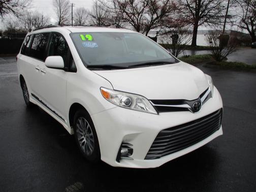 2019 Toyota Sienna XLE