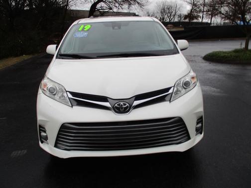 2019 Toyota Sienna XLE