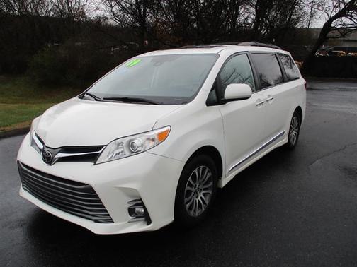 2019 Toyota Sienna XLE