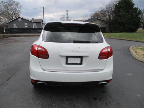 2014 Porsche Cayenne Platinum Edition