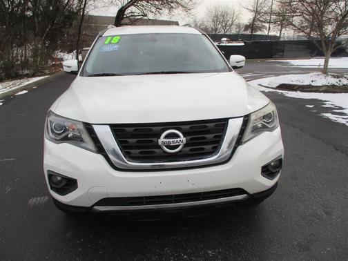 White 2018 Nissan Pathfinder SV