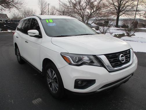 White 2018 Nissan Pathfinder SV
