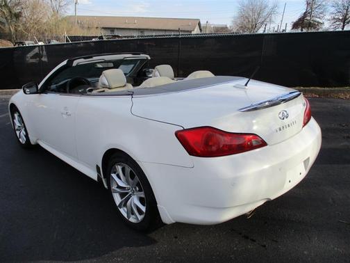 2011 INFINITI G37 Base