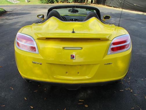 2009 Saturn Sky Red Line
