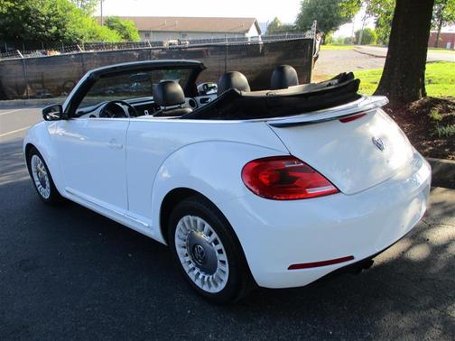 2014 Volkswagen Beetle Auto 1.8T w/Tech