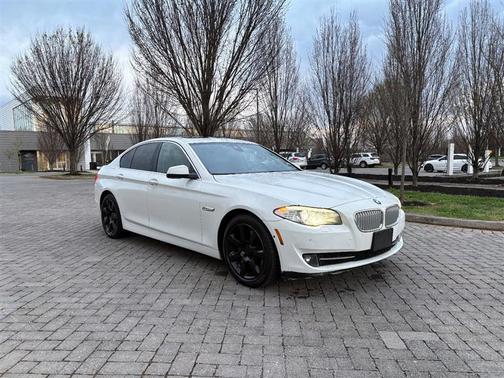 Alpine White 2013 BMW 550 i