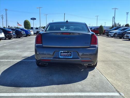 2023 Chrysler 300 Touring