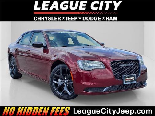 Velvet Red Pearlcoat 2023 Chrysler 300 Touring