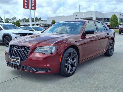 Velvet Red Pearlcoat 2023 Chrysler 300 Touring