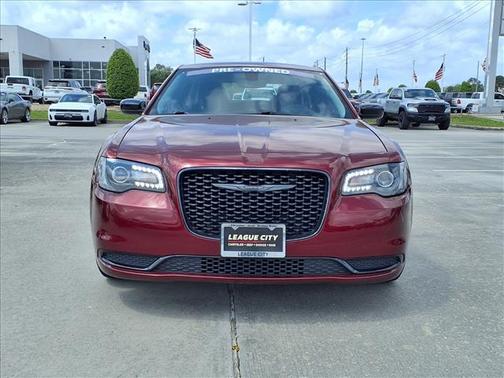 Velvet Red Pearlcoat 2023 Chrysler 300 Touring