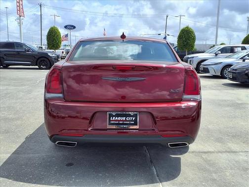 Velvet Red Pearlcoat 2023 Chrysler 300 Touring