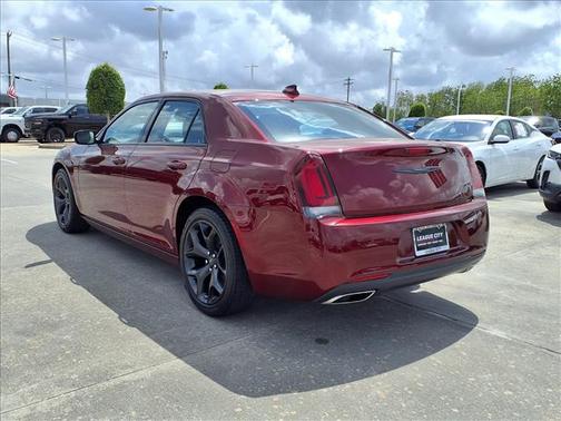 Velvet Red Pearlcoat 2023 Chrysler 300 Touring