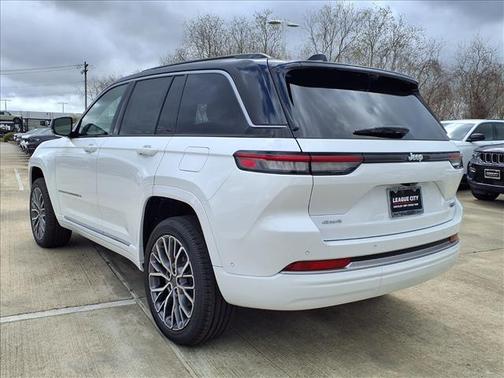 bright white clearcoat 2026 Jeep Grand Cherokee Summit