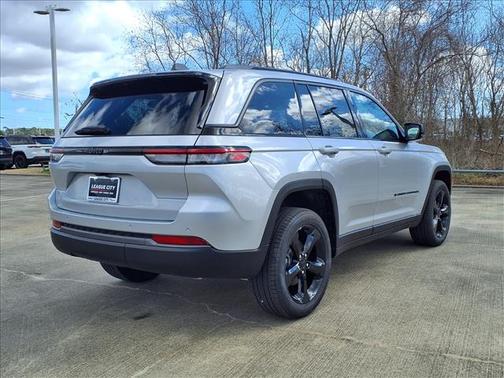 Silver 2026 Jeep Grand Cherokee Limited