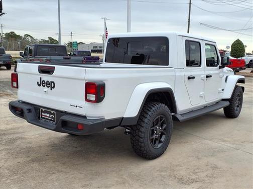 2026 Jeep Gladiator Sport