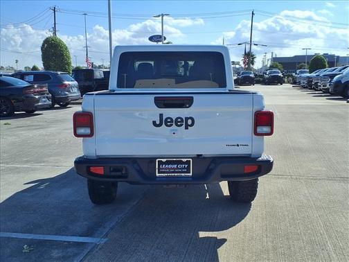 2026 Jeep Gladiator Sport