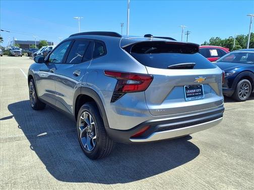 Sterling Gray Metallic 2025 Chevrolet Trax LT