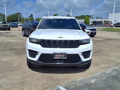 Bright White Clearcoat 2023 Jeep Grand Cherokee Altitude