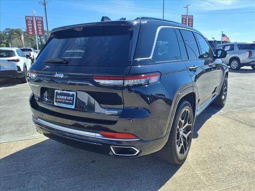Midnight Sky 2024 Jeep Grand Cherokee Summit