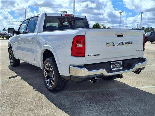 Bright White Clearcoat 2025 RAM 1500 Laramie