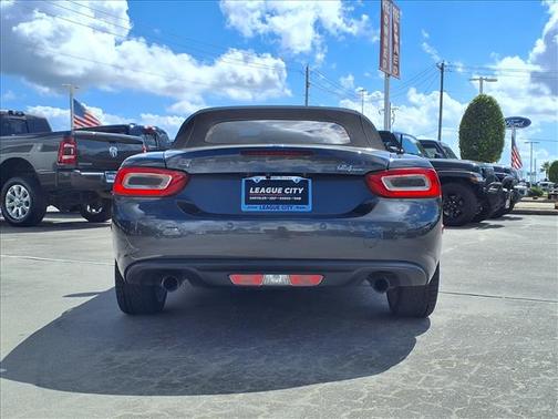 2017 FIAT 124 Spider Base
