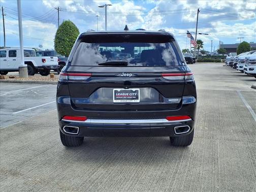 2022 Jeep Grand Cherokee Summit